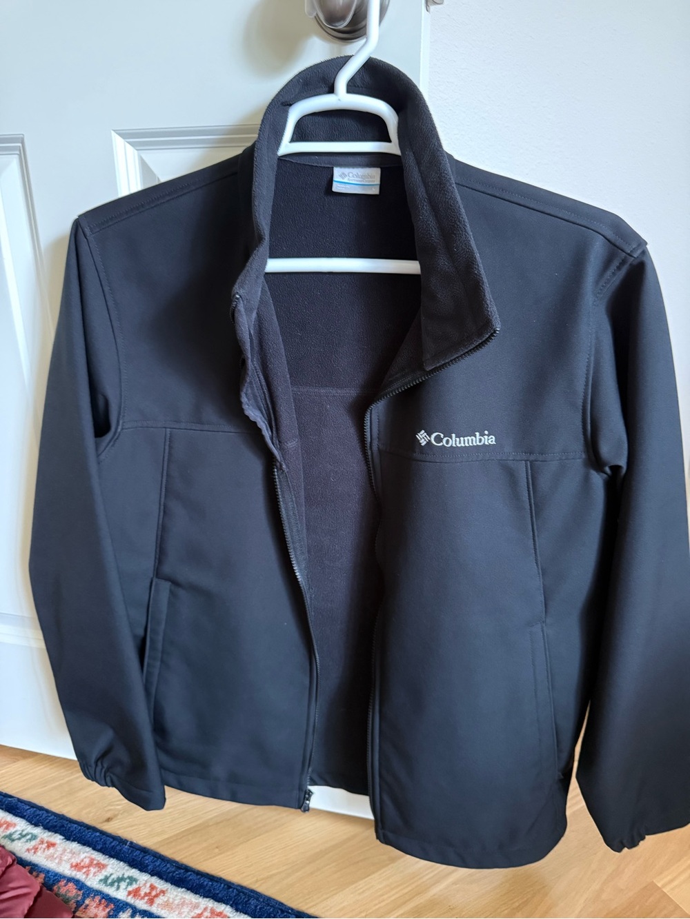 Columbia Men's Black Softshell Fleece-Lined Jacket